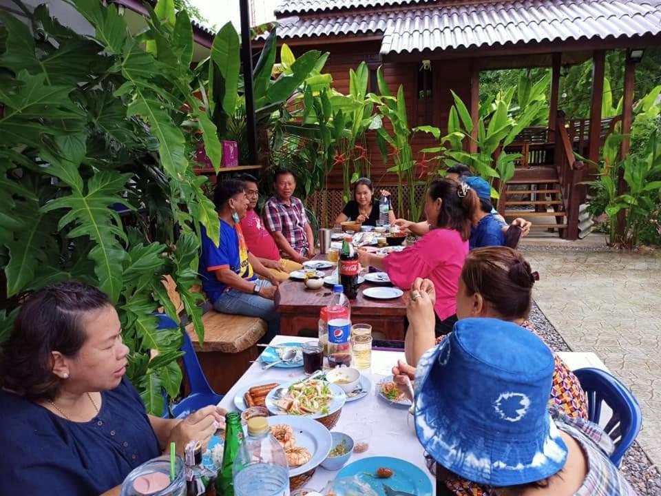 บ้านทะเลอิ่มเอม Bann Talay Im Eimm Бан Пе Екстериор снимка